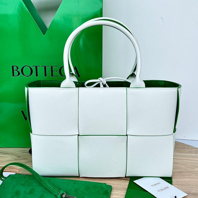 Bottega Veneta Handbags 652867 Litchi patterned white parrot green